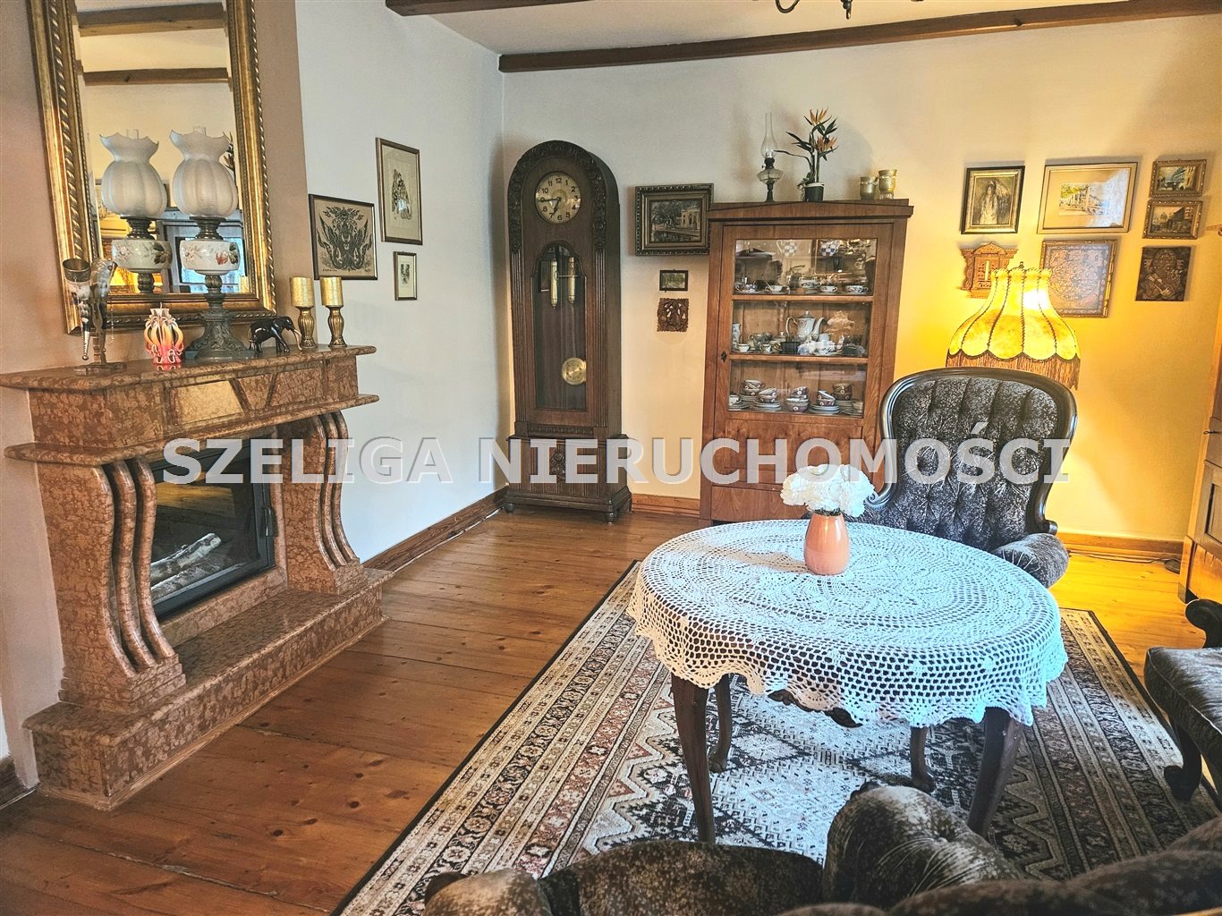 Brzezinka, okol. kościoła, kort tenisowy