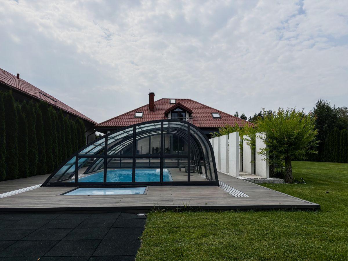 Azyl premium: klima, basen 3x8m2 + obiekt 560 m²