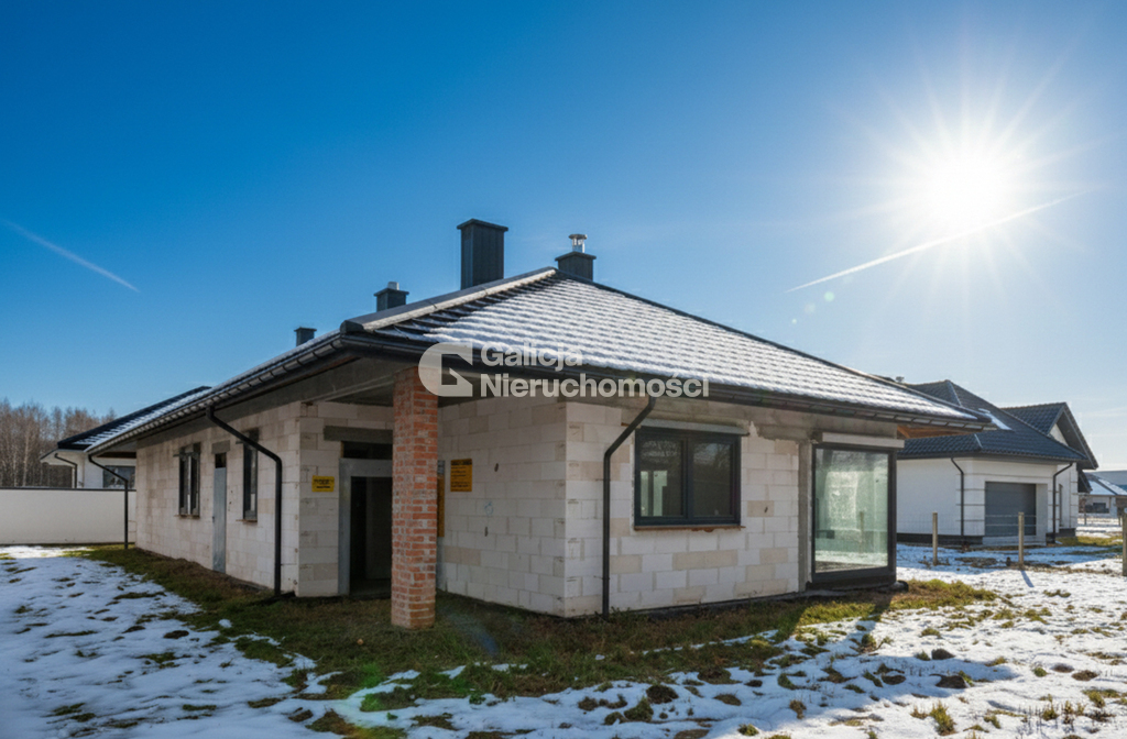 Parterowy dom , 10 ar, świetna lokalizacja.