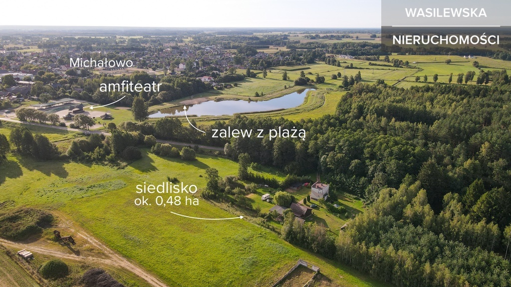 Siedlisko: 2 domy, budynki gospodarcze, staw
