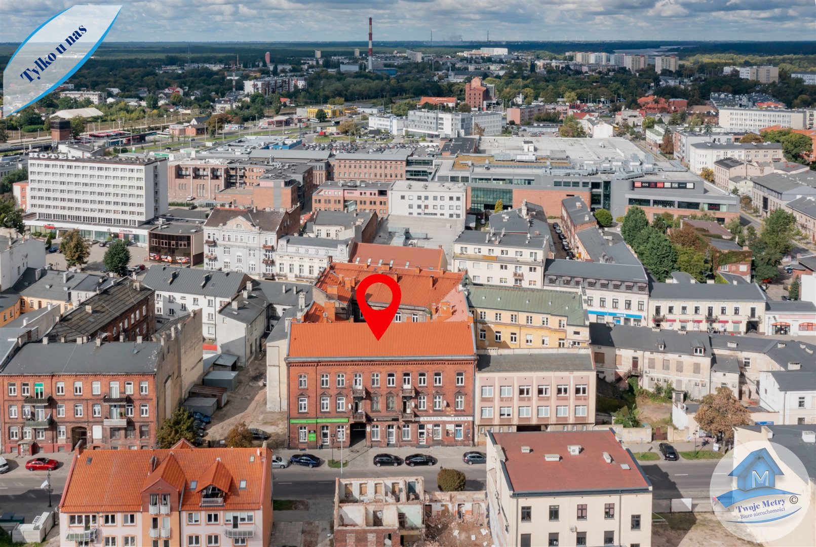Czerwona cegła, wielkie okna i 108 m² możliwości |