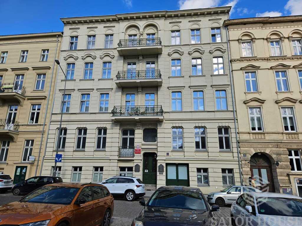 Apartament w odrestaurowanej kamienicy obok rynku