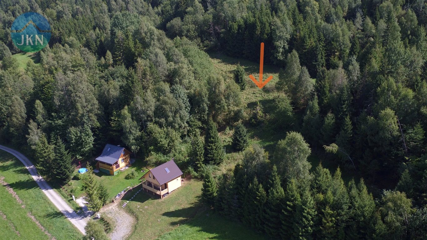 Działka rolna o pow. 806 m² w otoczeniu lasu