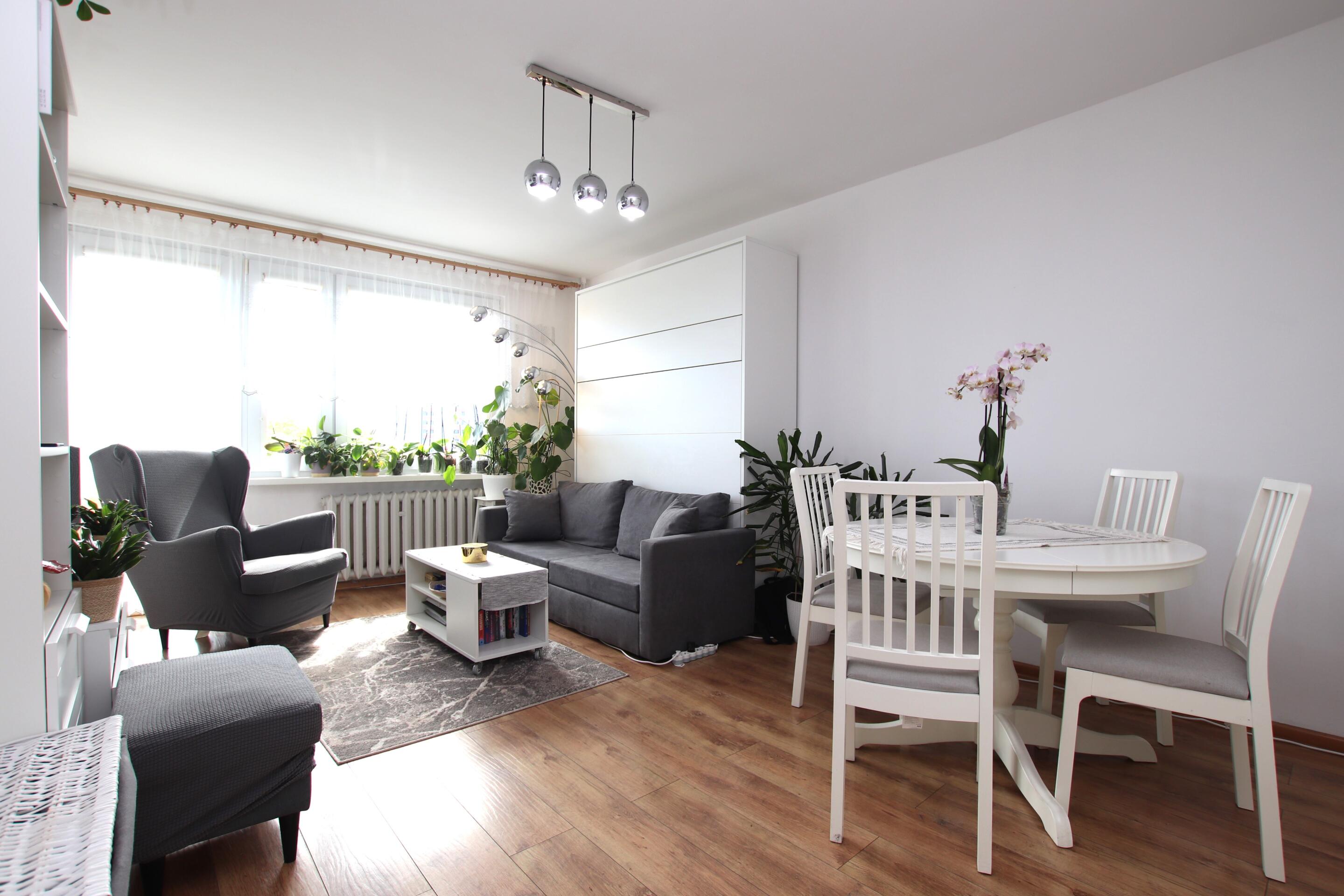 2 pokoje/pełen rozkład/balkon/wyposażenie