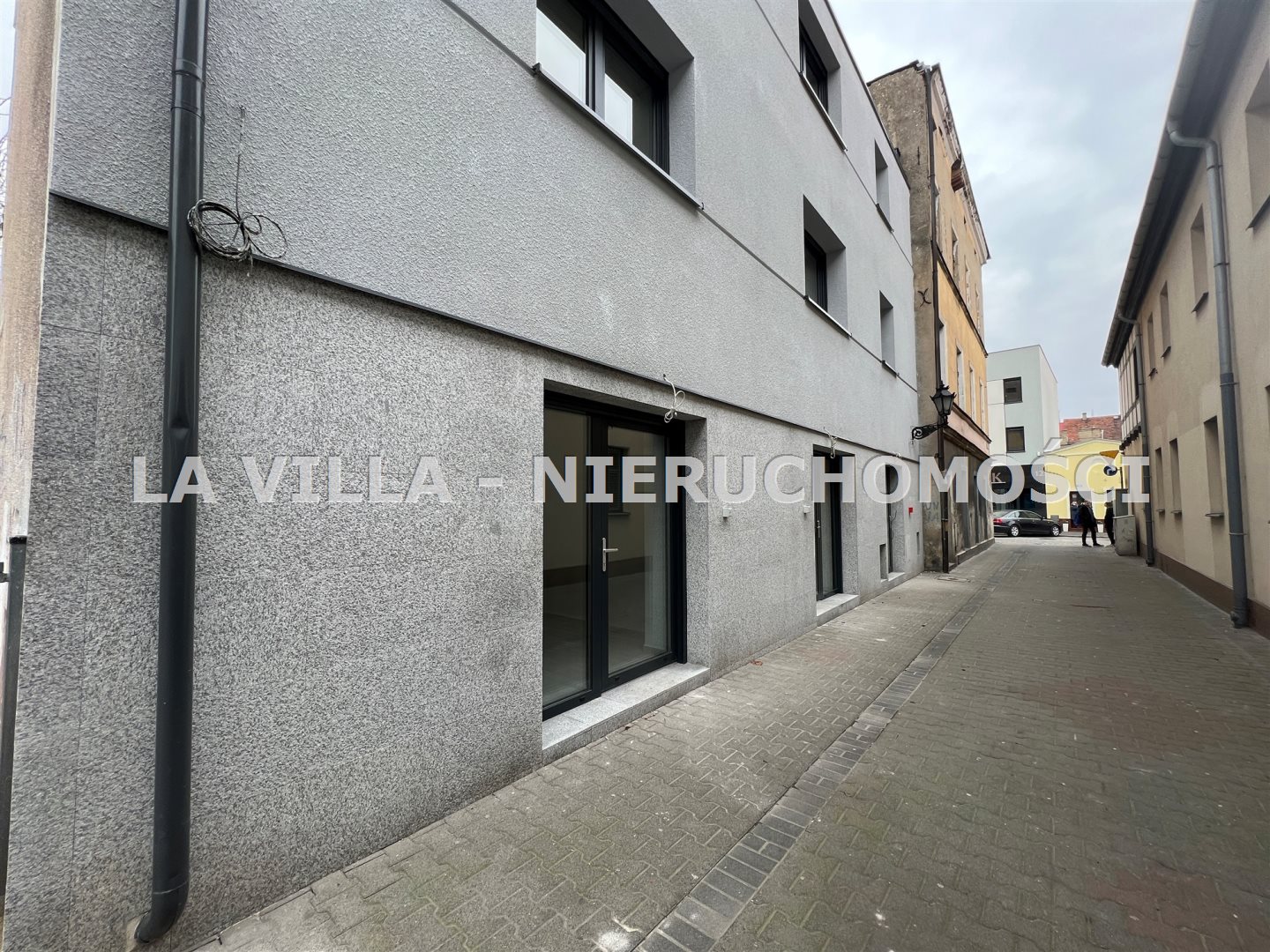 Kamienca (2 mieszkania i 2 lokale) centrum