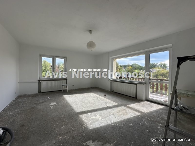 Na sprzedaż dom wolnostojacy z dużą działką.