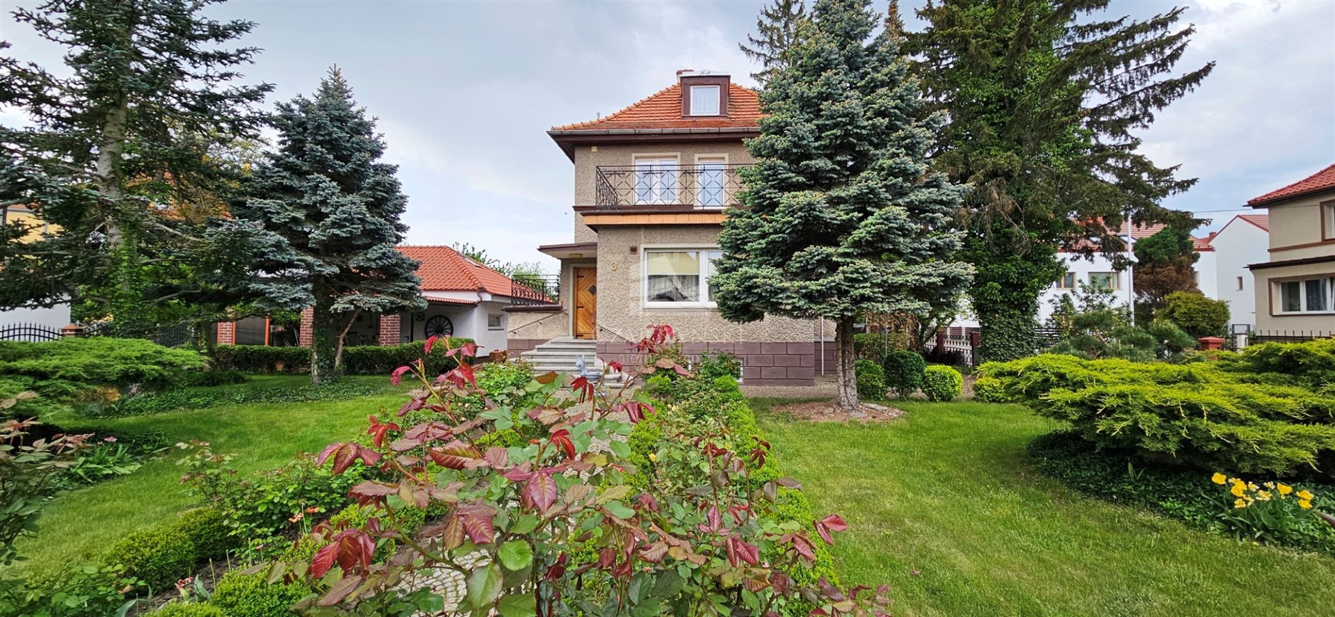 Poniemiecka willa 158m2 na działce 707m2 garaż