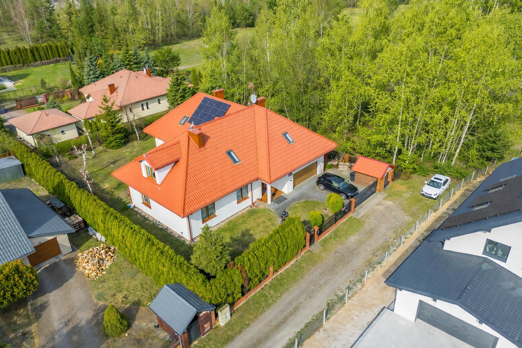 6-pokojowy dom z ogrodem i garażem 2-stanowiskowym