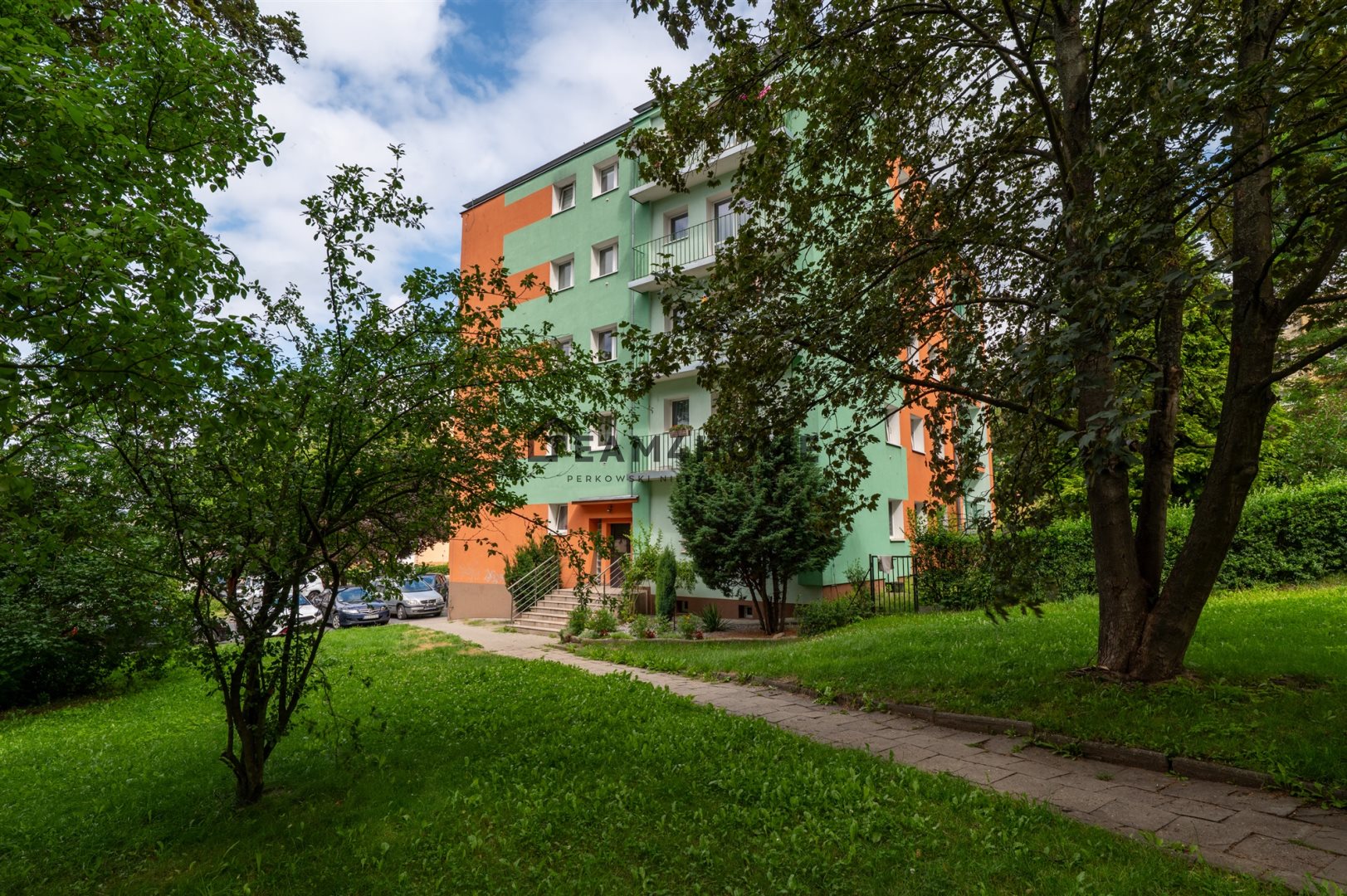 2 pokojowe mieszkanie z balkonem blisko centrum.