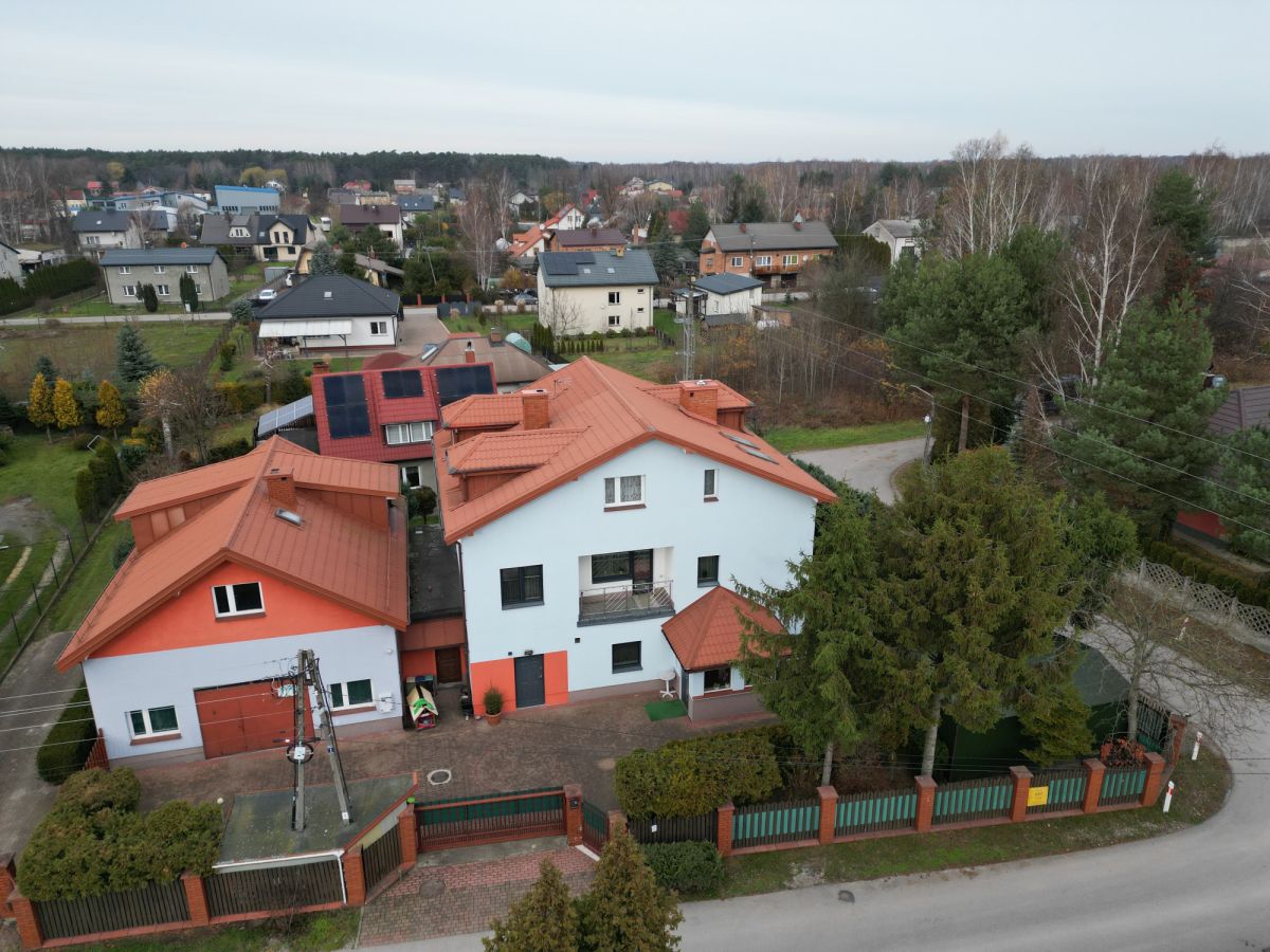 Działka 750 m2 | domy 350 m² | 3 budynki