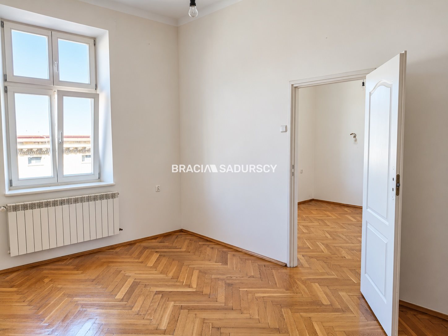 W centrum, blisko dworca i rynku głównego