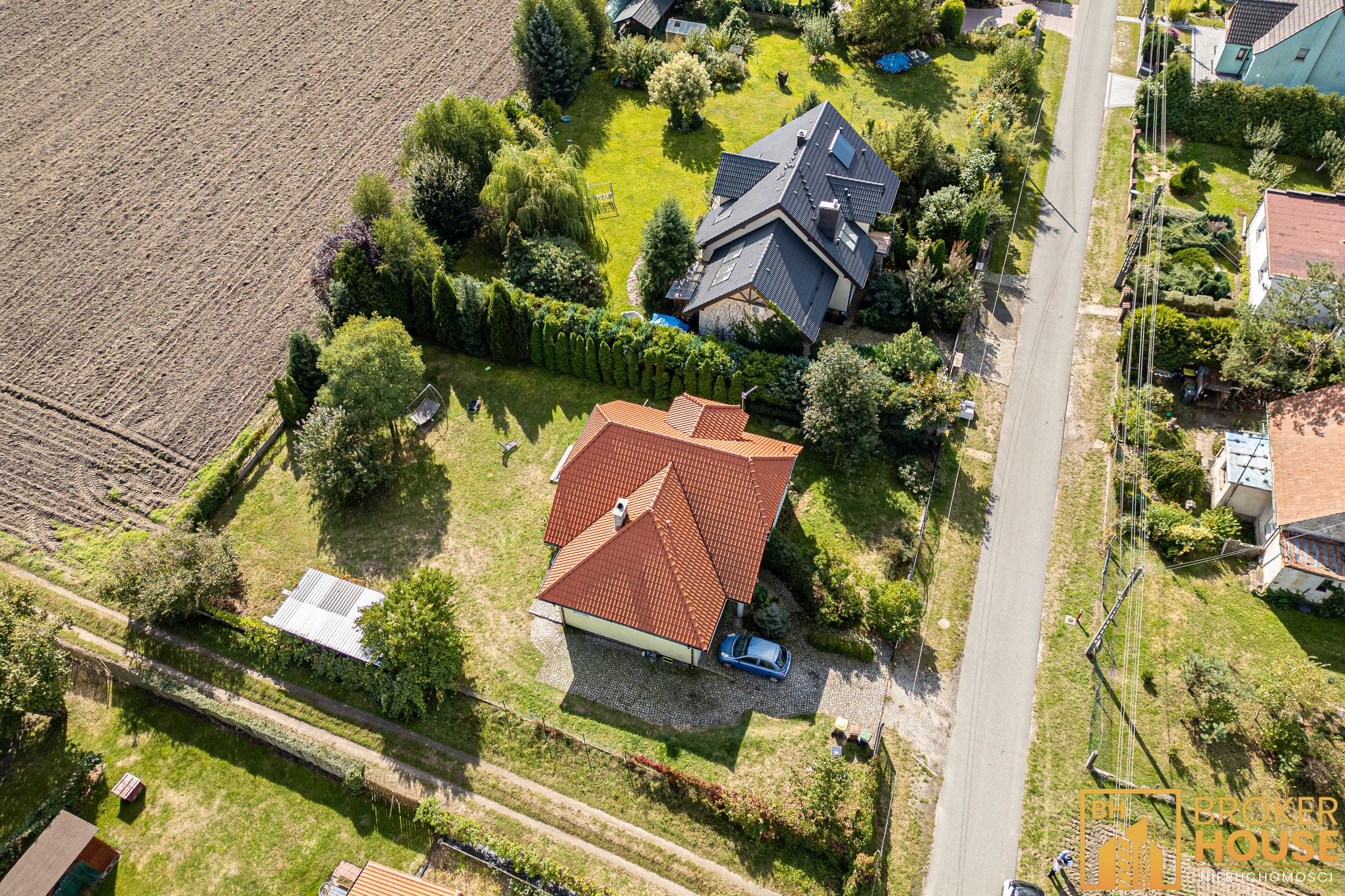 Duży rodzinny dom - ochodze