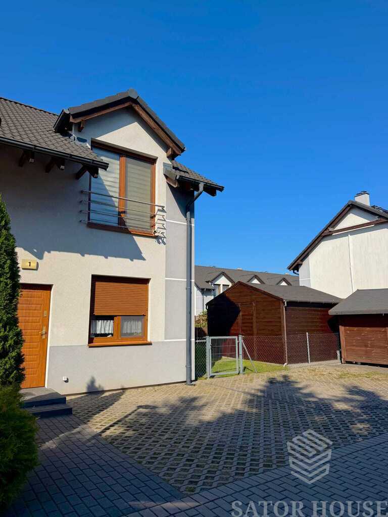 Skrajny dom szeregowy, 160 m2 ogrodu, osiedle zamknięte.