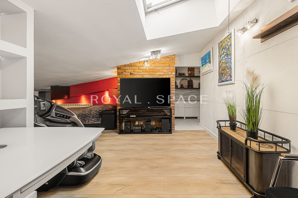 Cichy apartament na poddaszu przy placu konstytucji