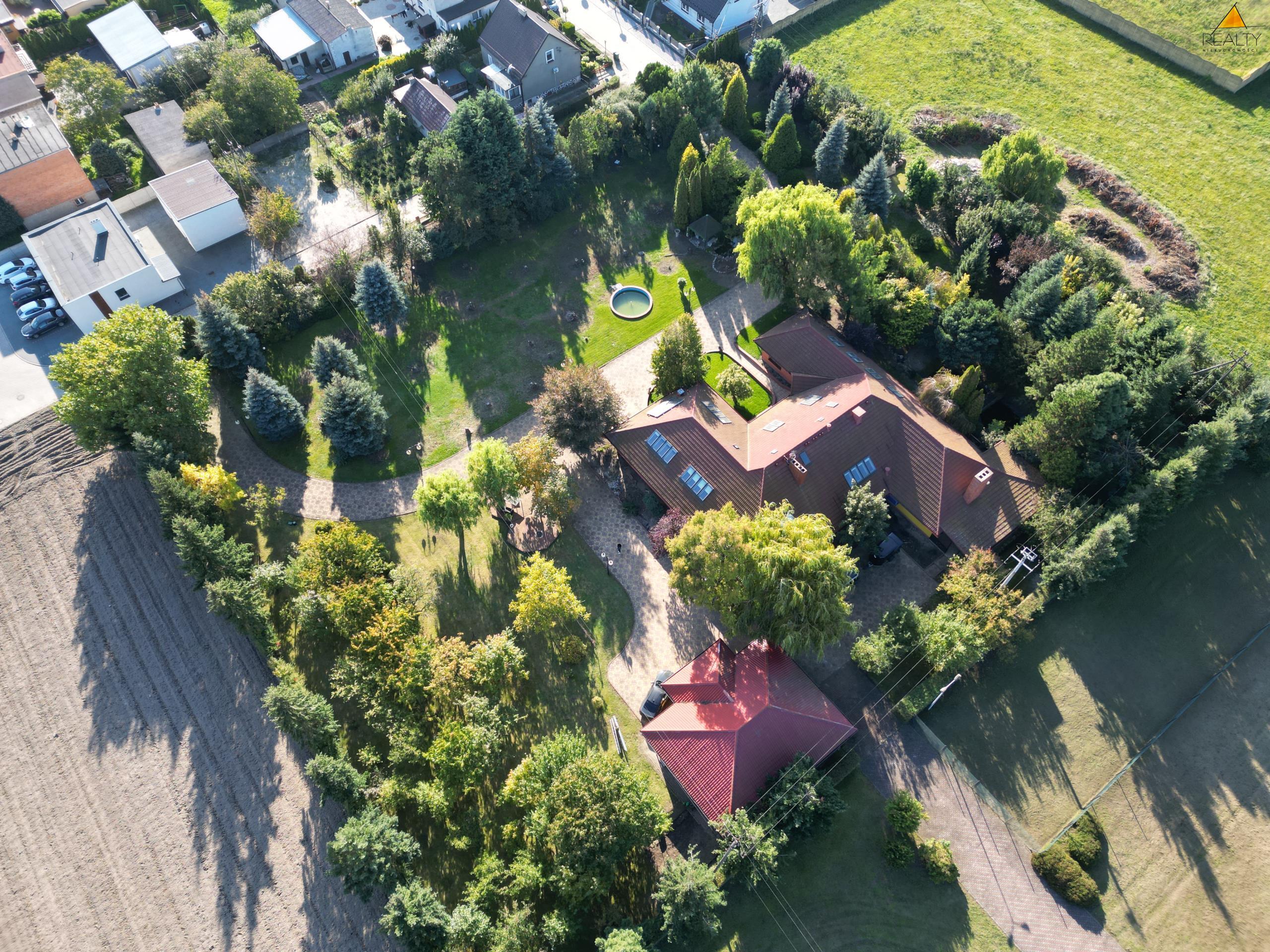 Rezydencja w prywatnej enklawie