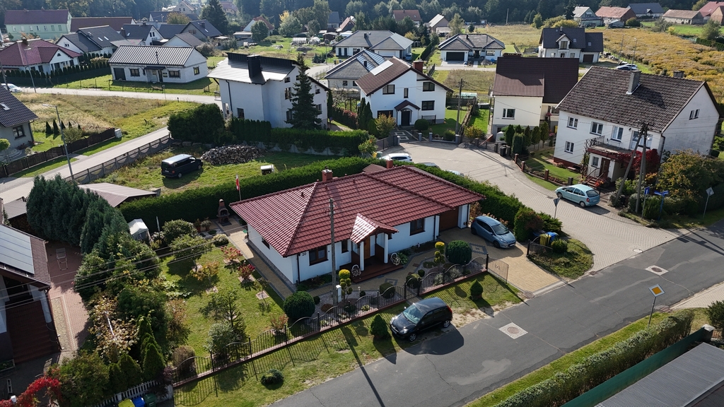 Dom wolnostojący | radwanice | 2013 r. | działka 588 m²| garaż i ogród