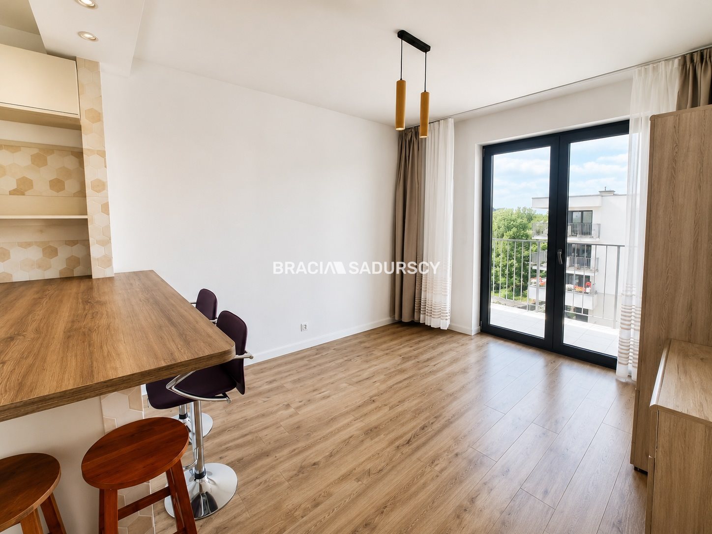 2 pokoje | 5. piętro | balkon | dąbska |garaż|