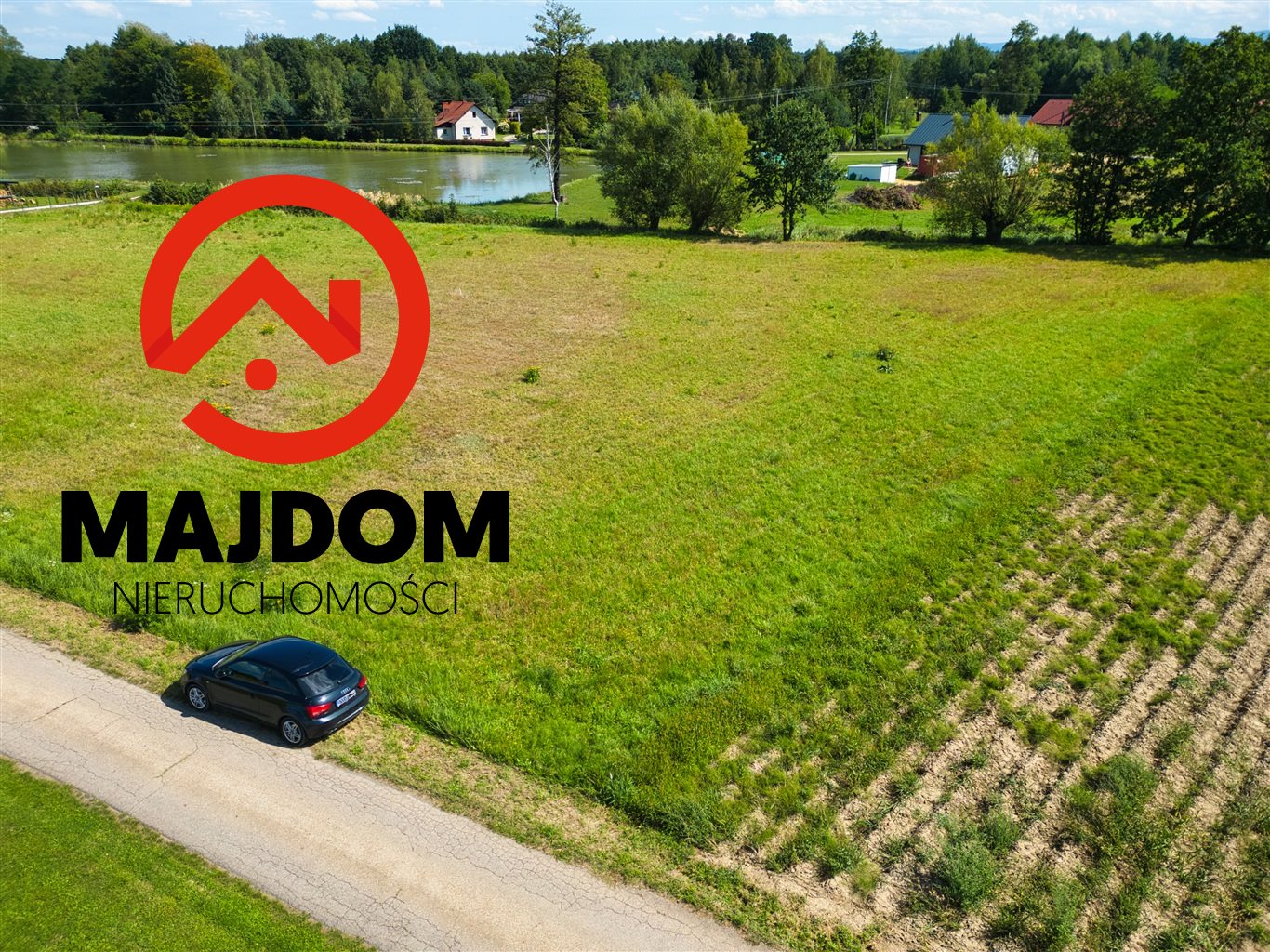 Duża działka nad stawem!