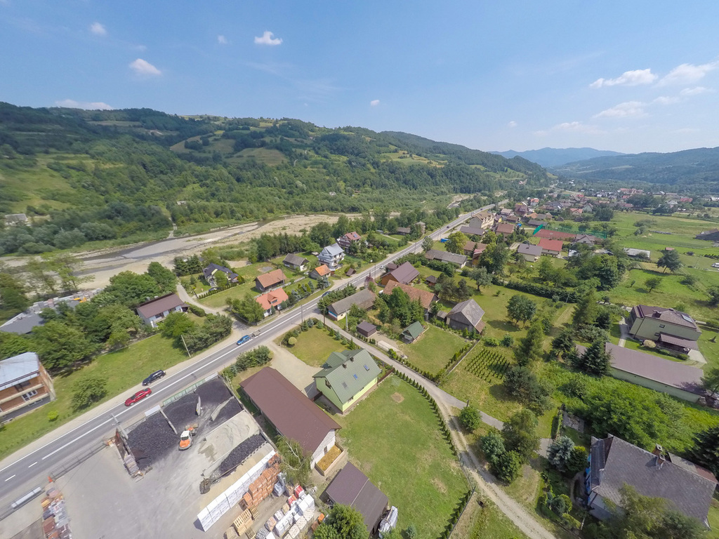 Działka przy drodze głównej na trasie łącko-mszana