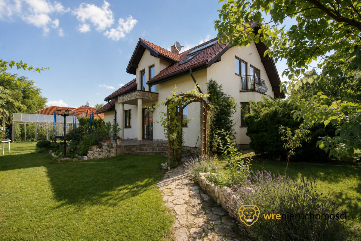 Dom z ogrodem, w cichej okolicy, z dobrym dojazdem