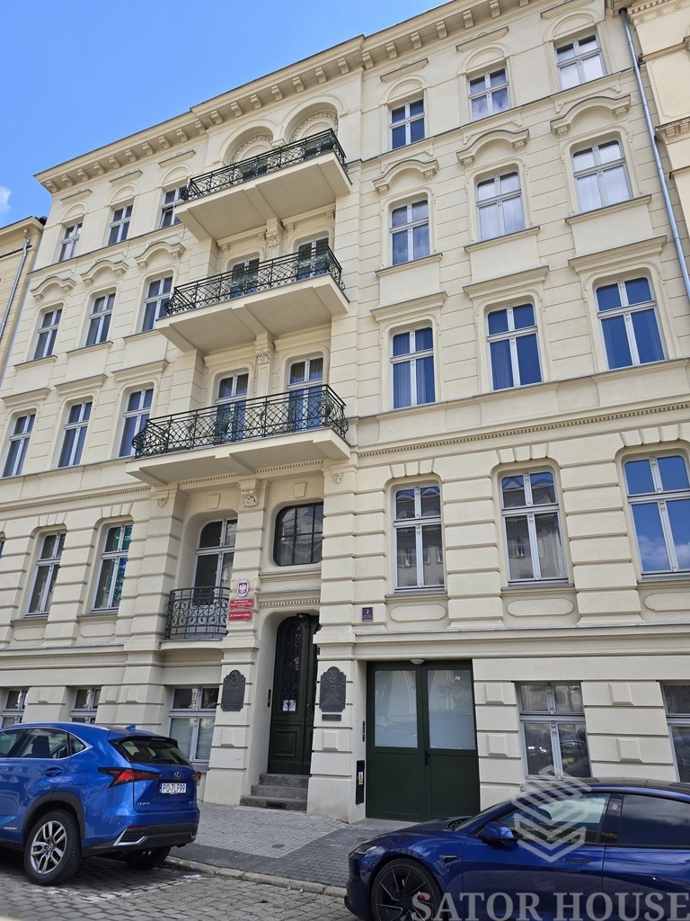 Apartament w odrestaurowanej kamienicy obok rynku