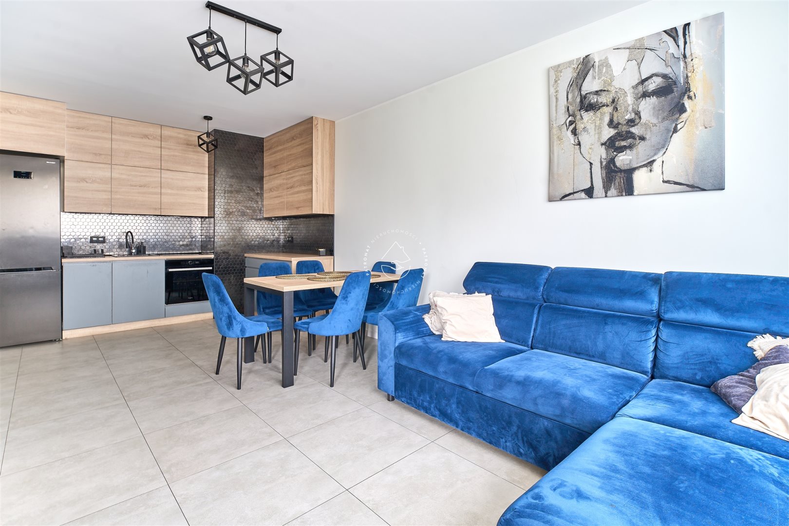 Urządzony apartament 43 m2 z pełnym wyposażeniem.