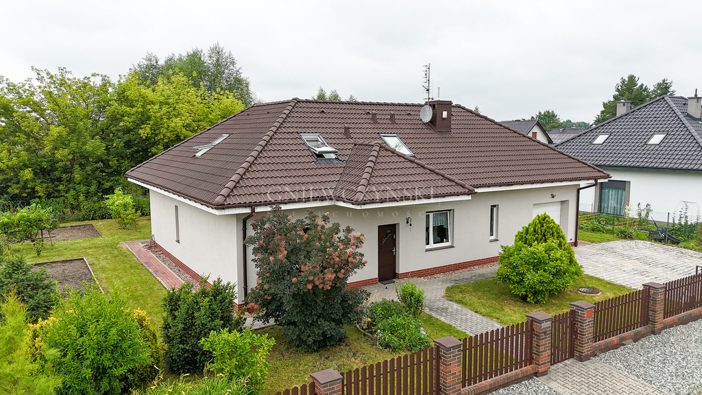 Przestronny dom w ciszy i zieleni | garaż