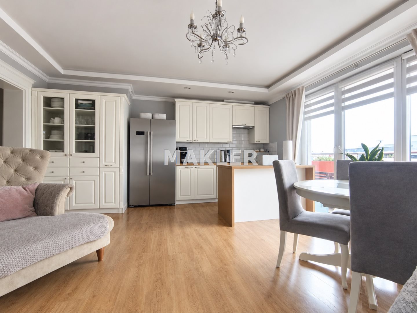 3pokoje,61m,winda,balkon,gotowe do zamieszkania