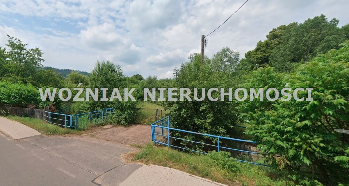 Działki w strudze przy drodze głównej z wz