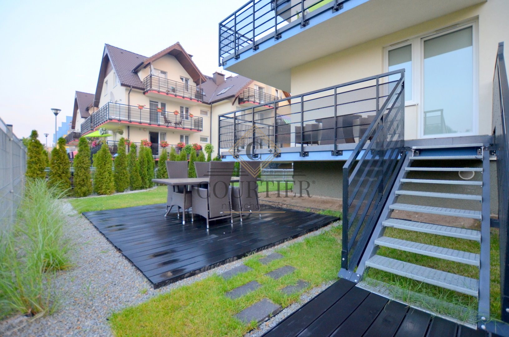 Ogród 120 m2 - piwnica 6 m2 - balkon 19 m2 - nowe