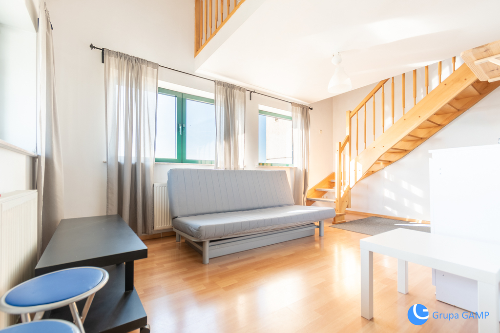 48m2 / antresola / garderoba